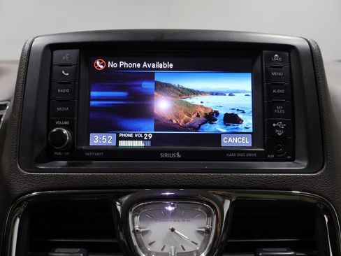 Used 2015 Chrysler Town & Country Touring w/ Driver Convenience Group FWD image 31