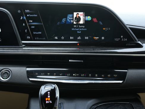 Used 2021 Cadillac Escalade Premium Luxury RWD image 13