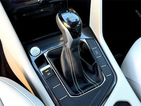 Certified 2023 Volkswagen Tiguan SE w/ Panoramic Sunroof Package image 21