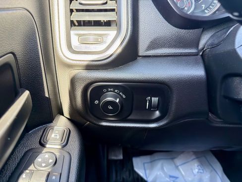 Used 2024 RAM 2500 Tradesman w/ Chrome Appearance Group image 17