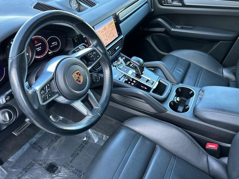 Used 2023 Porsche Cayenne S image 9