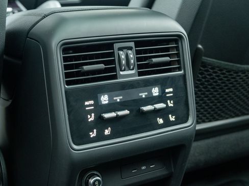 Certified 2024 Porsche Cayenne AWD/4WD image 37