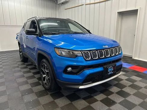 Used 2025 Jeep Compass Limited AWD/4WD image 2