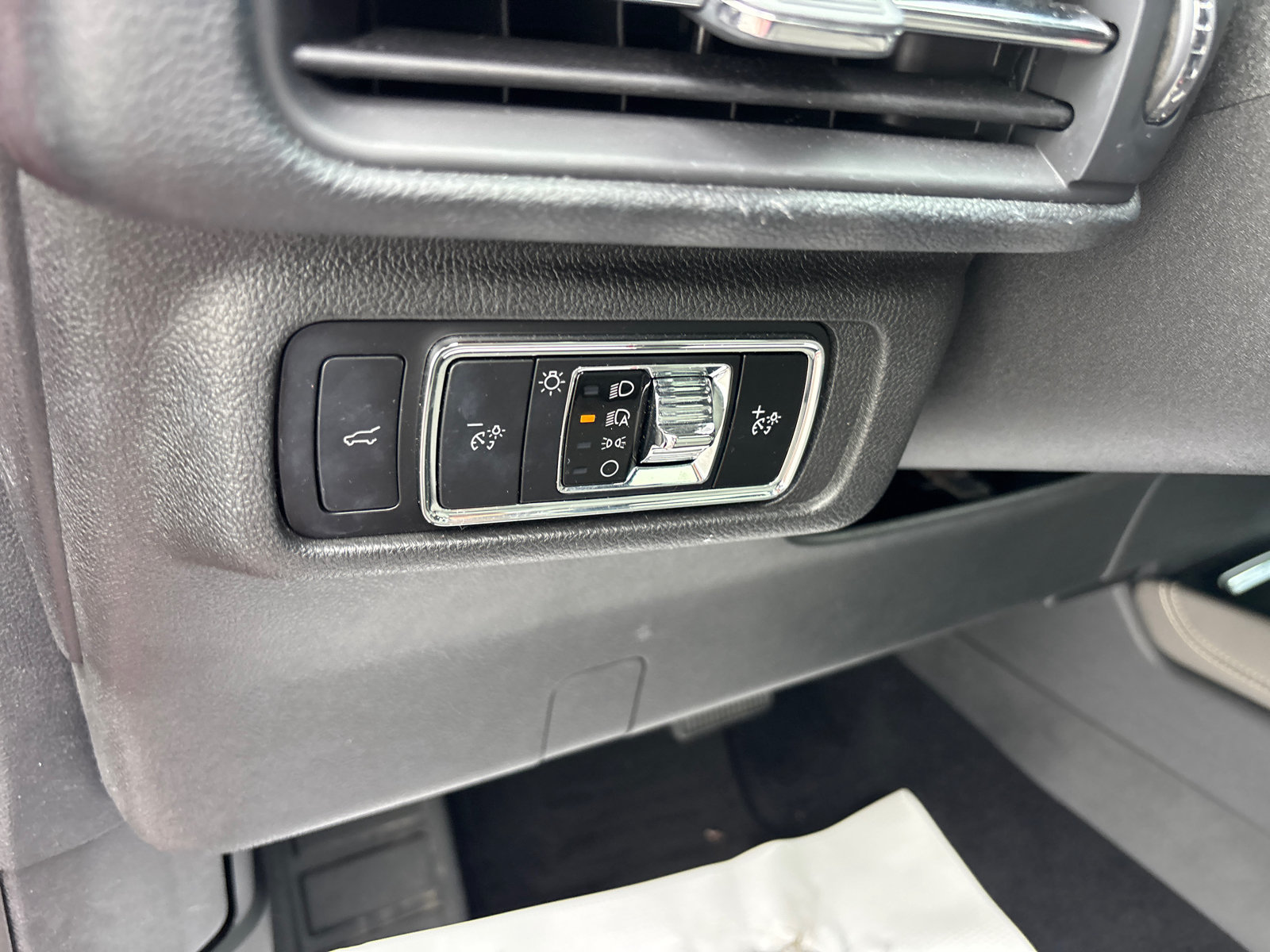 Used 2024 Lincoln Corsair AWD w/ Equipment Group 101A image 14
