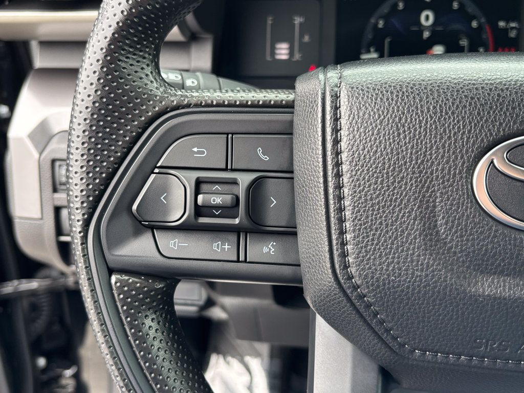 Certified 2025 Toyota Tacoma SR5 AWD/4WD image 27