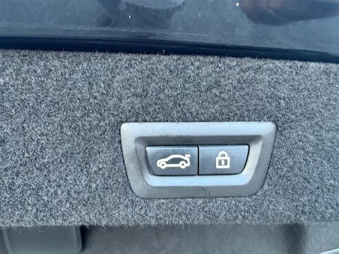 Used 2018 BMW 750i xDrive image 24