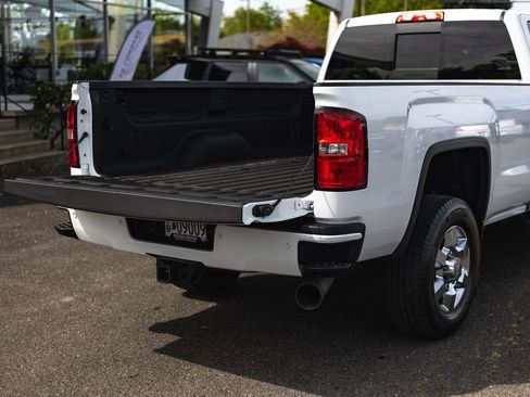 Used 2018 GMC Sierra 3500 Denali w/ Duramax Plus Package AWD/4WD image 9