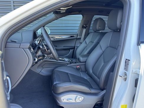 New 2026 Porsche Macan image 5