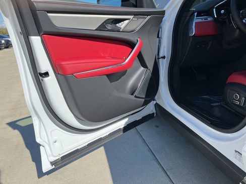 New 2025 Jaguar F-PACE R-Dynamic S image 10