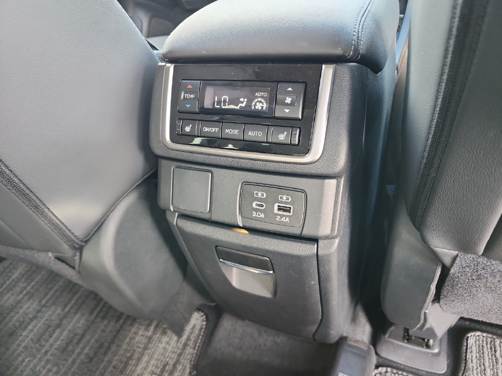 Used 2024 Subaru Ascent Limited w/ Technology Package AWD/4WD image 38