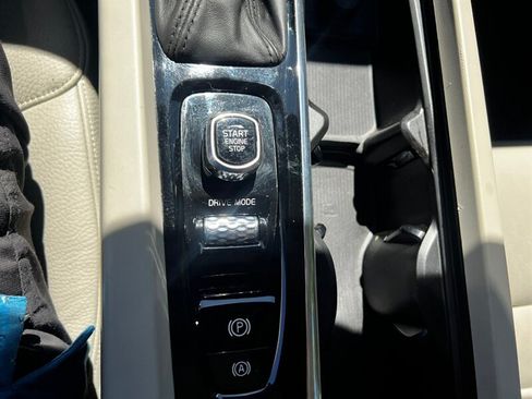 Used 2020 Volvo S60 T6 Momentum AWD/4WD image 35