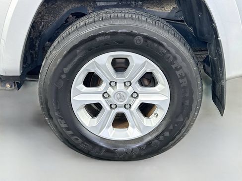 Used 2019 Toyota 4Runner SR5 AWD/4WD image 31