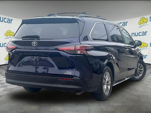 Used 2022 Toyota Sienna XLE w/ XLE Plus Package image 6