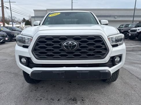 Used 2022 Toyota Tacoma TRD Off-Road w/ Technology Package image 19