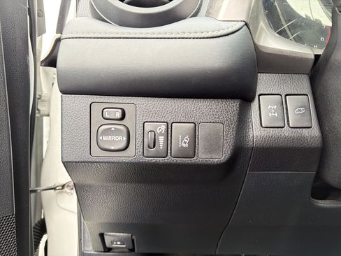 Certified 2018 Toyota RAV4 Limited image 14