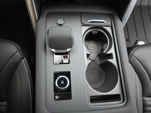 New 2025 Land Rover Discovery S AWD/4WD image 28