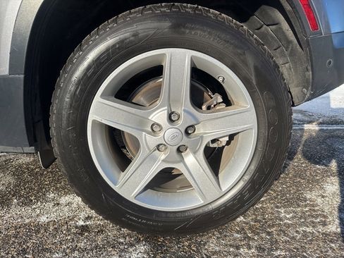 Used 2020 Land Rover Defender 110 SE image 5