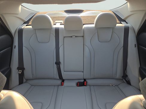 Certified 2025 Hyundai Elantra Limited FWD image 31