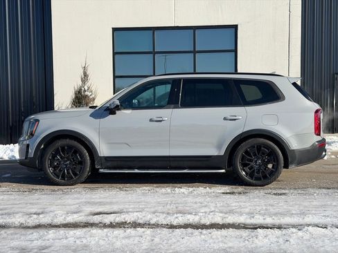 Used 2022 Kia Telluride SX w/ SX Prestige Package image 2