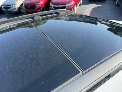 Used 2023 Kia Sorento S w/ Panoramic Sunroof Package AWD/4WD image 9