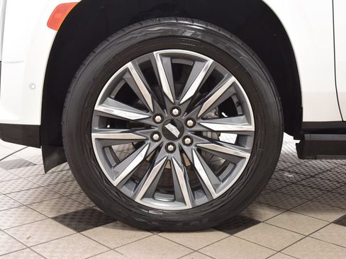 Used 2023 Cadillac Escalade ESV Sport Platinum w/ Heavy-Duty Trailer Package AWD/4WD image 29