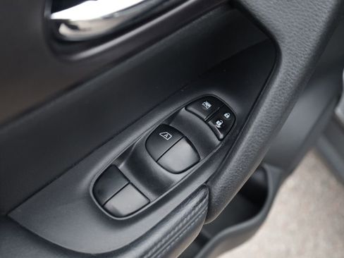Used 2015 Nissan Rogue SV FWD image 16