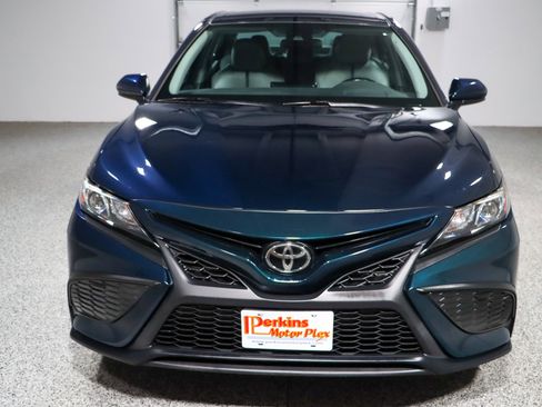 Used 2021 Toyota Camry SE image 4