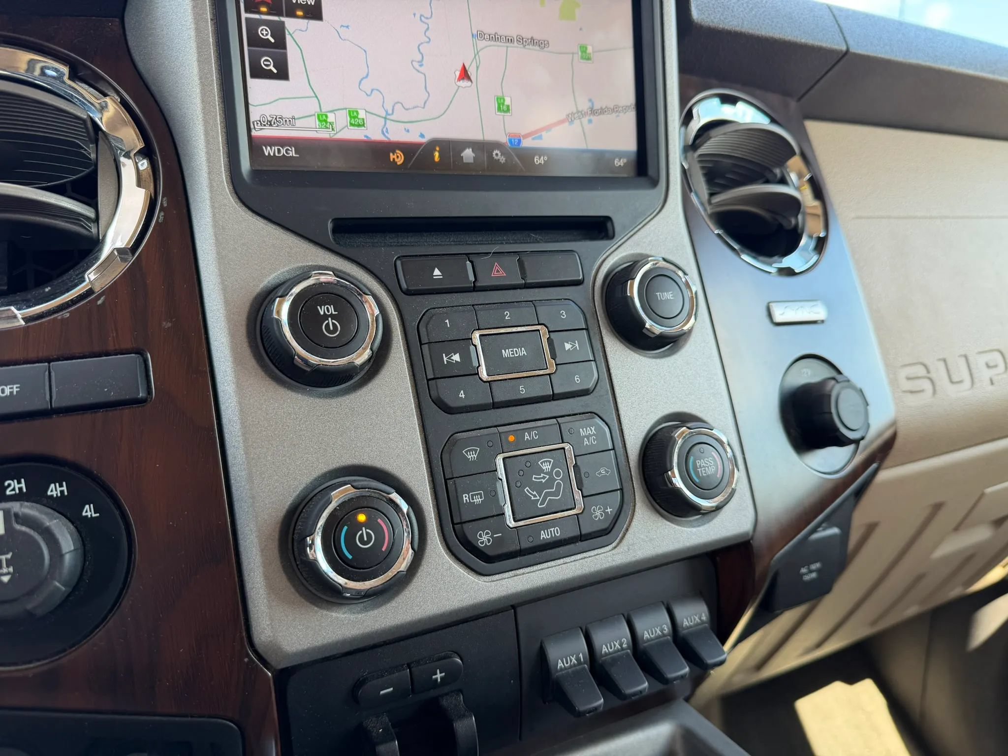 Used 2015 Ford F250 Lariat w/ Lariat Ultimate Package AWD/4WD image 15