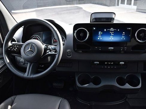 New 2025 Mercedes-Benz Sprinter 2500 image 9