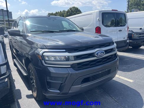 Used 2024 Ford Expedition XLT AWD/4WD image 4