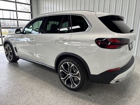 Used 2025 BMW X5 xDrive50e w/ Premium Package image 2