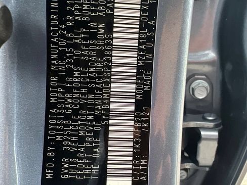 Used 2025 Toyota Corolla LE FWD image 39