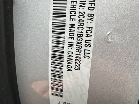 Used 2024 Chrysler Pacifica Touring-L image 43