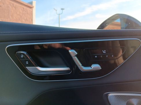 Used 2024 Mercedes-Benz GLC 300 4MATIC image 12