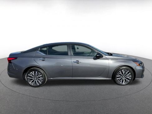 Used 2025 Nissan Altima 2.5 SV image 16