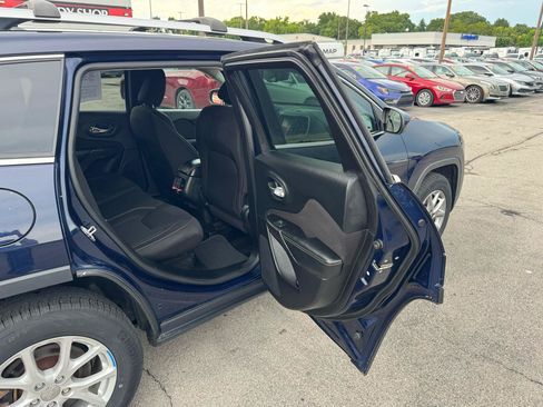 Used 2015 Jeep Cherokee Latitude w/ Comfort/Convenience Group AWD/4WD image 11
