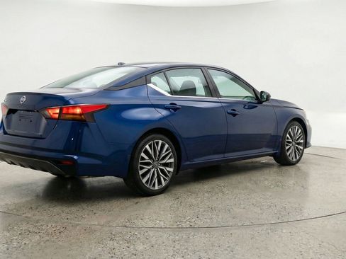Used 2025 Nissan Altima 2.5 SV FWD image 9