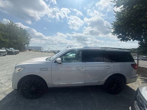Used 2020 Lincoln Navigator Reserve w/ Equipment Group 208A Reserve AWD/4WD image 2