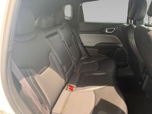 Certified 2024 Jeep Compass Latitude AWD/4WD image 16