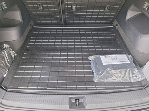 New 2026 Volkswagen Tiguan SE R-Line image 25