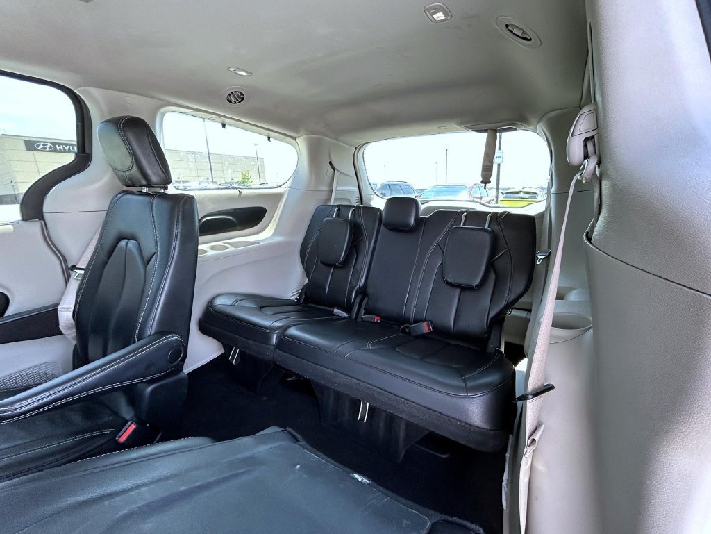 Used 2022 Chrysler Pacifica Touring-L FWD image 20