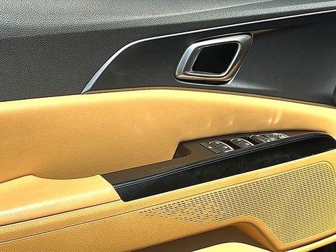 Used 2024 Kia Carnival LX image 16