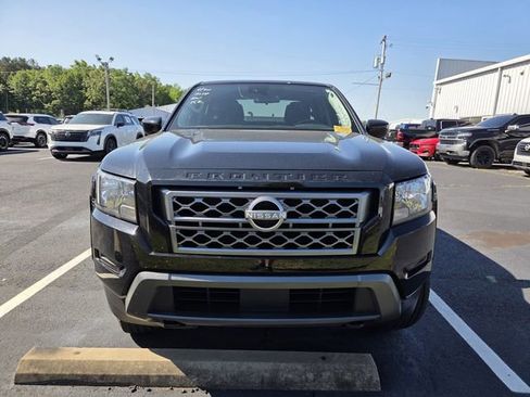 Used 2024 Nissan Frontier SV AWD/4WD image 2