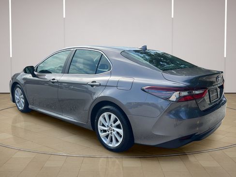 Used 2021 Toyota Camry LE FWD image 3