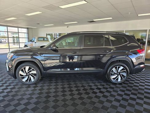 Used 2025 Volkswagen Atlas SE AWD/4WD image 6