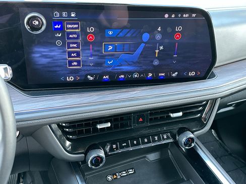 Used 2025 Chevrolet Tahoe LT AWD/4WD image 19