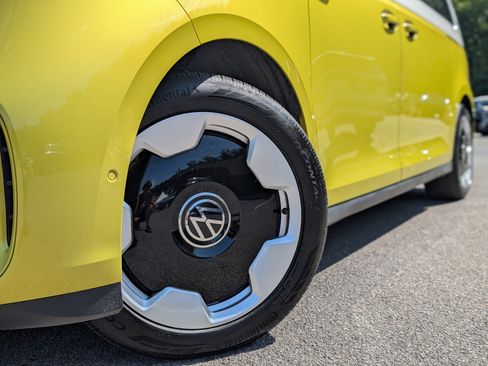 Used 2025 Volkswagen ID. Buzz Pro S Plus RWD image 37