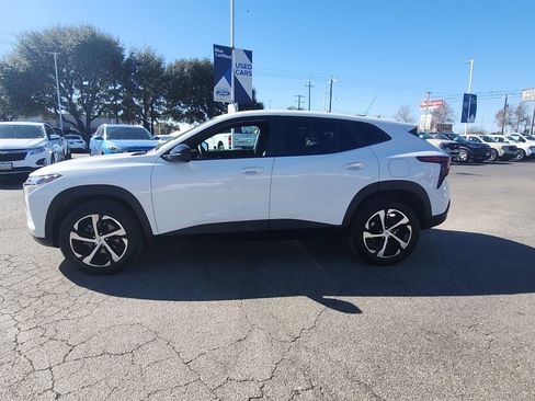 Used 2025 Chevrolet Trax RS image 5