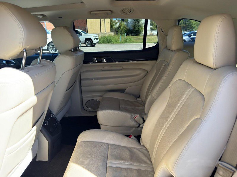Used 2019 Lincoln MKT AWD image 10
