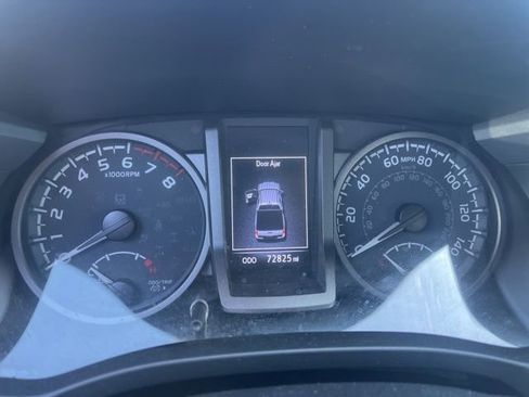 Used 2022 Toyota Tacoma TRD Sport w/ Technology Package image 6